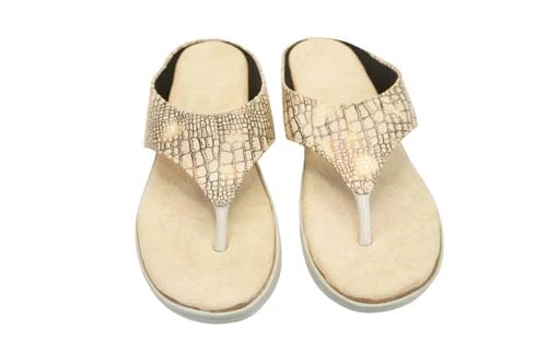 Stay Casual With Leather Chappalk7052